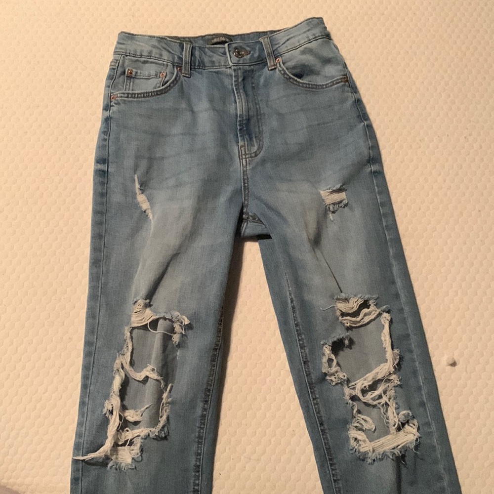 Wild Fable High rise distressed mom jeans medium wash, size 6, only worn twice